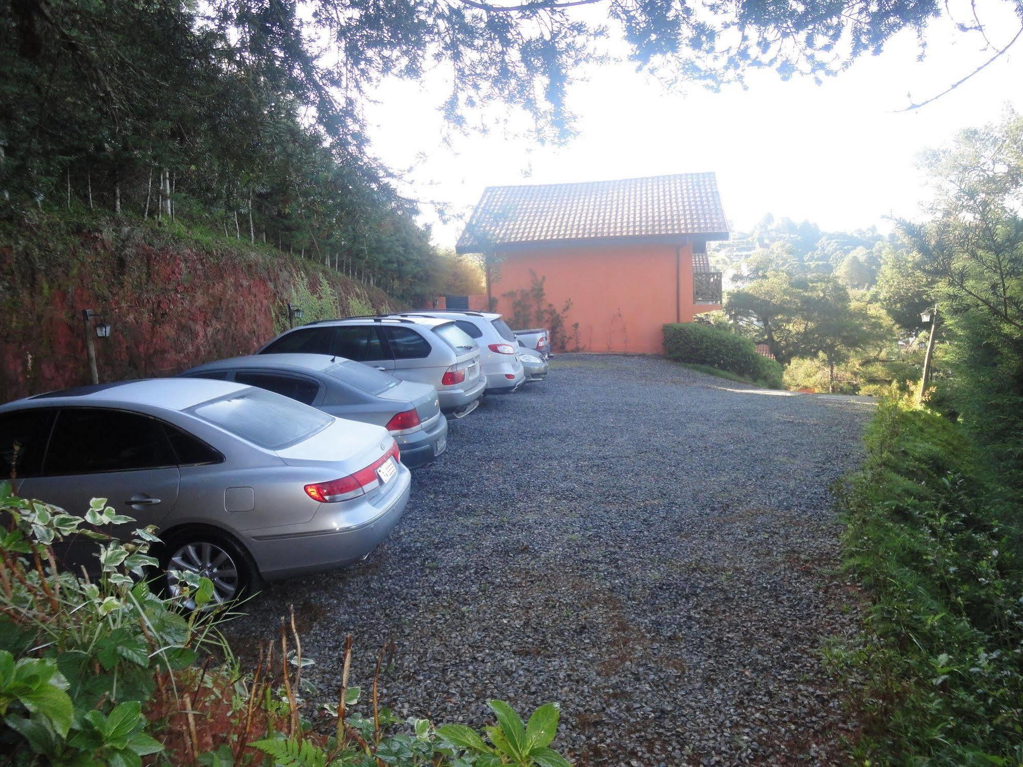 Hotel Quebra Nozes 2*